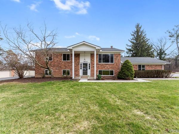 36445 Quakertown Lane, Farmington Hills, MI 48331