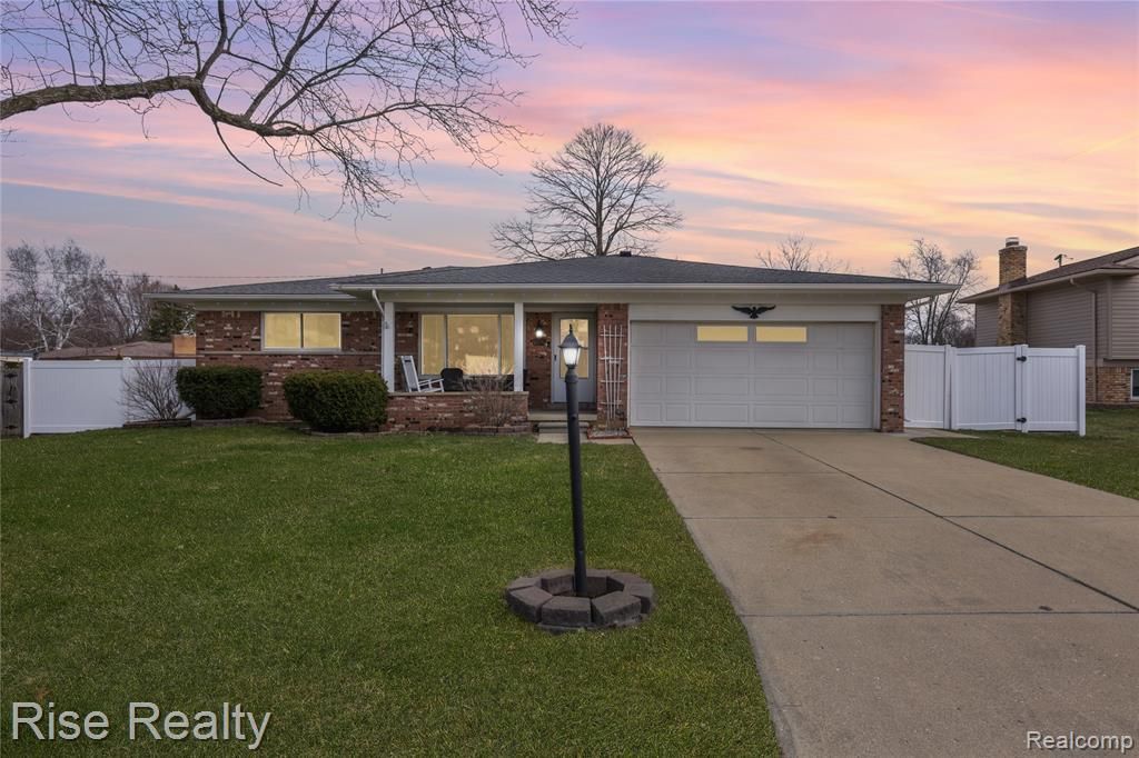 5407 Fairview Drive, Grand Blanc Township, MI 48439 Main Photo