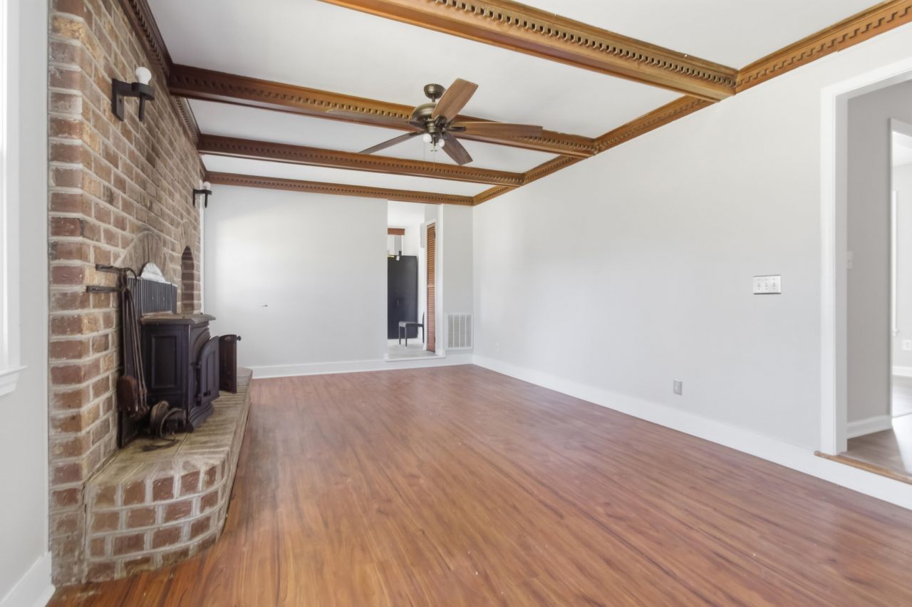 1240 Oakcrest Drive Photo 11