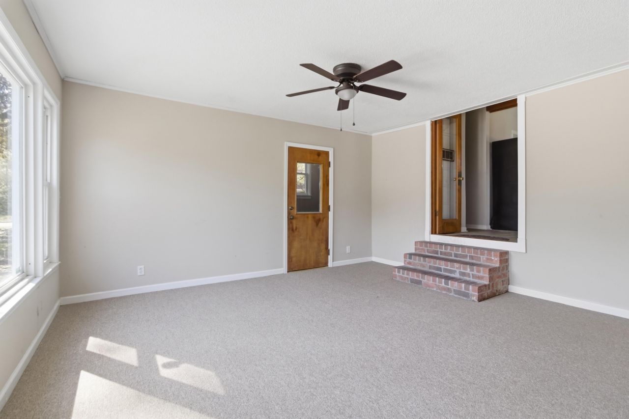 1240 Oakcrest Drive Photo 21