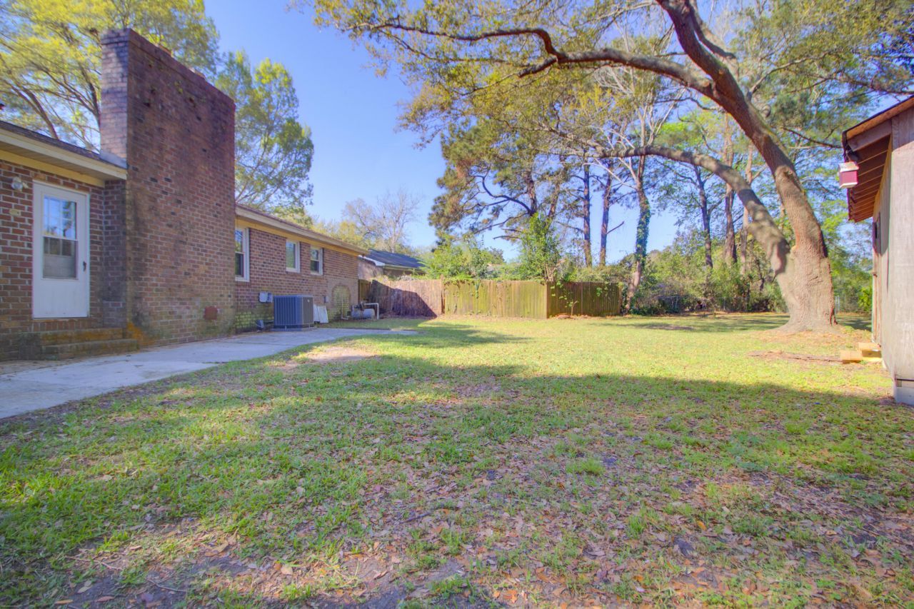 1240 Oakcrest Drive Photo 24