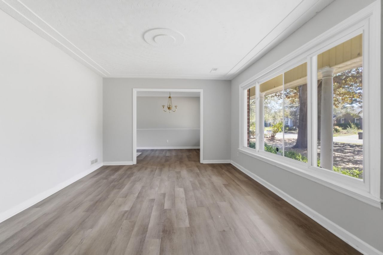 1240 Oakcrest Drive Photo 5