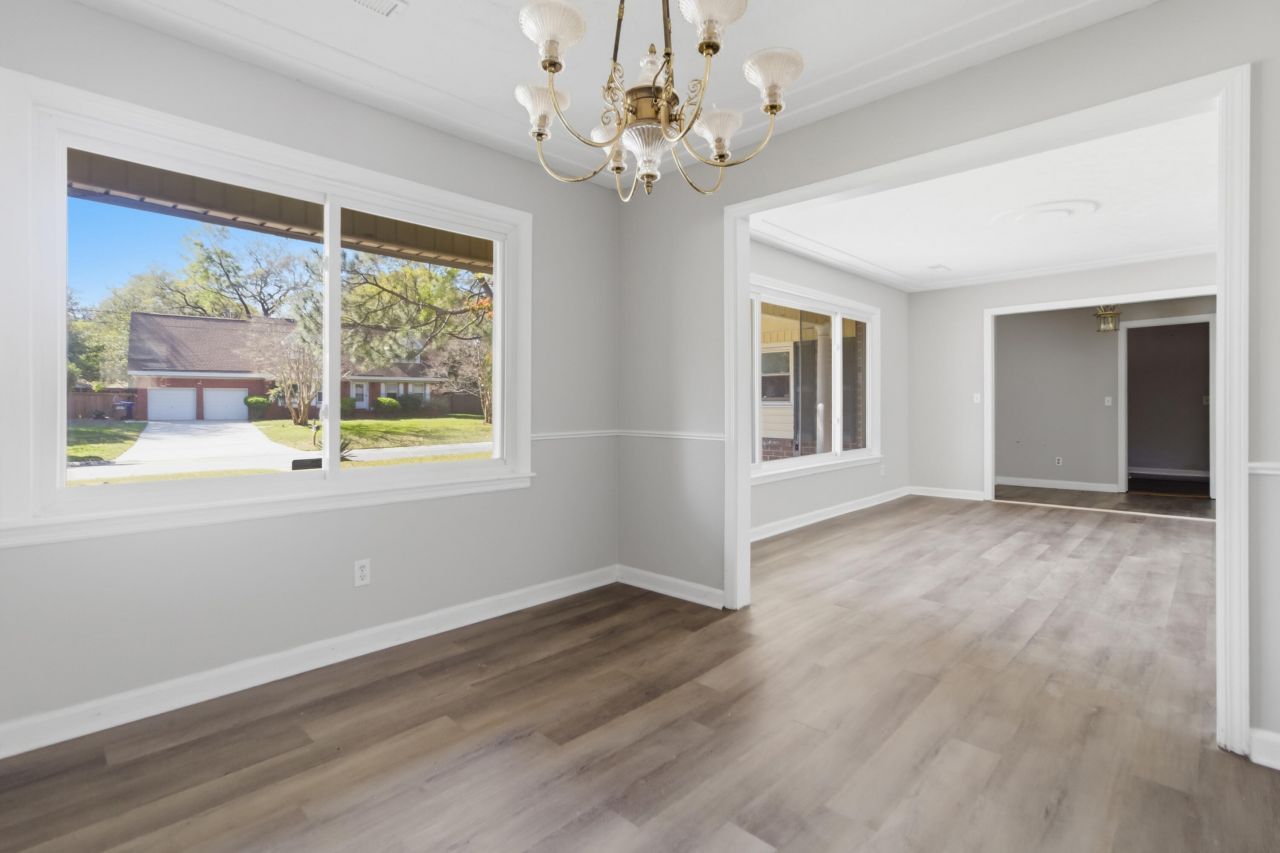 1240 Oakcrest Drive Photo 6