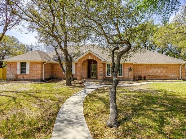 128 Oakwood Court, Lakeside, TX 76135