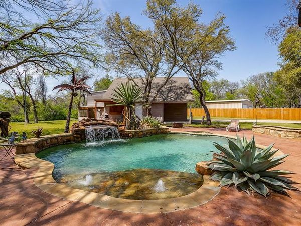 128 Oakwood Court, Lakeside, TX 76135