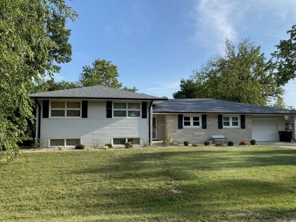 9 Orchard Drive, Charleston, IL 61920