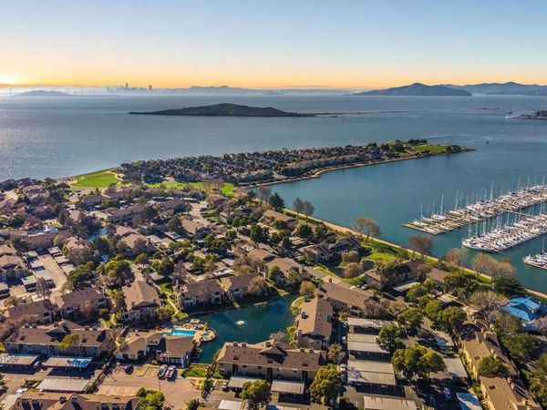 91 Marina Lakes Dr, Richmond, CA 94804