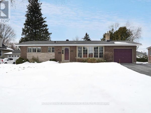 12 Willeth Avenue , Ottawa, ON K2E5C1