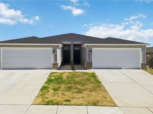 6504-6506 NW Vandergriff Street , Bentonville, AR 72713