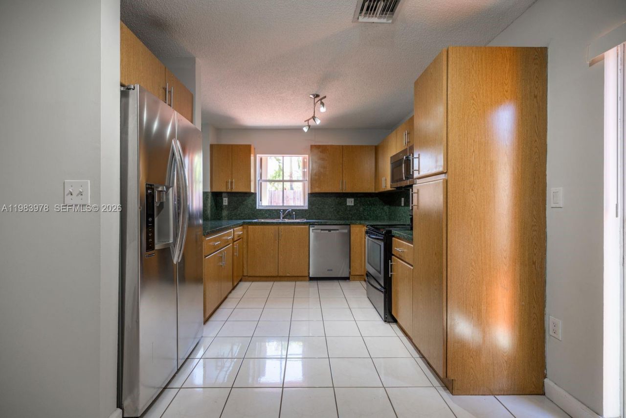 1065 NW 131st Ave , Unit ., Miami, FL 33182 Photo