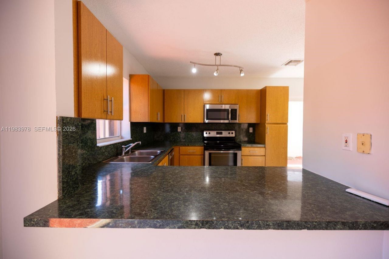 1065 NW 131st Ave , Unit ., Miami, FL 33182 Photo