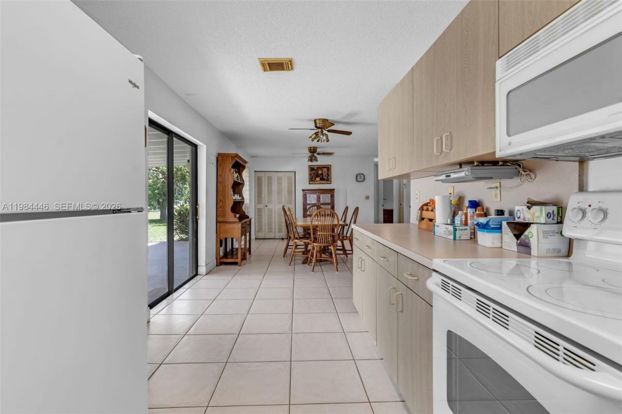 19200 SW 218th St , Miami, FL 33170 Photo