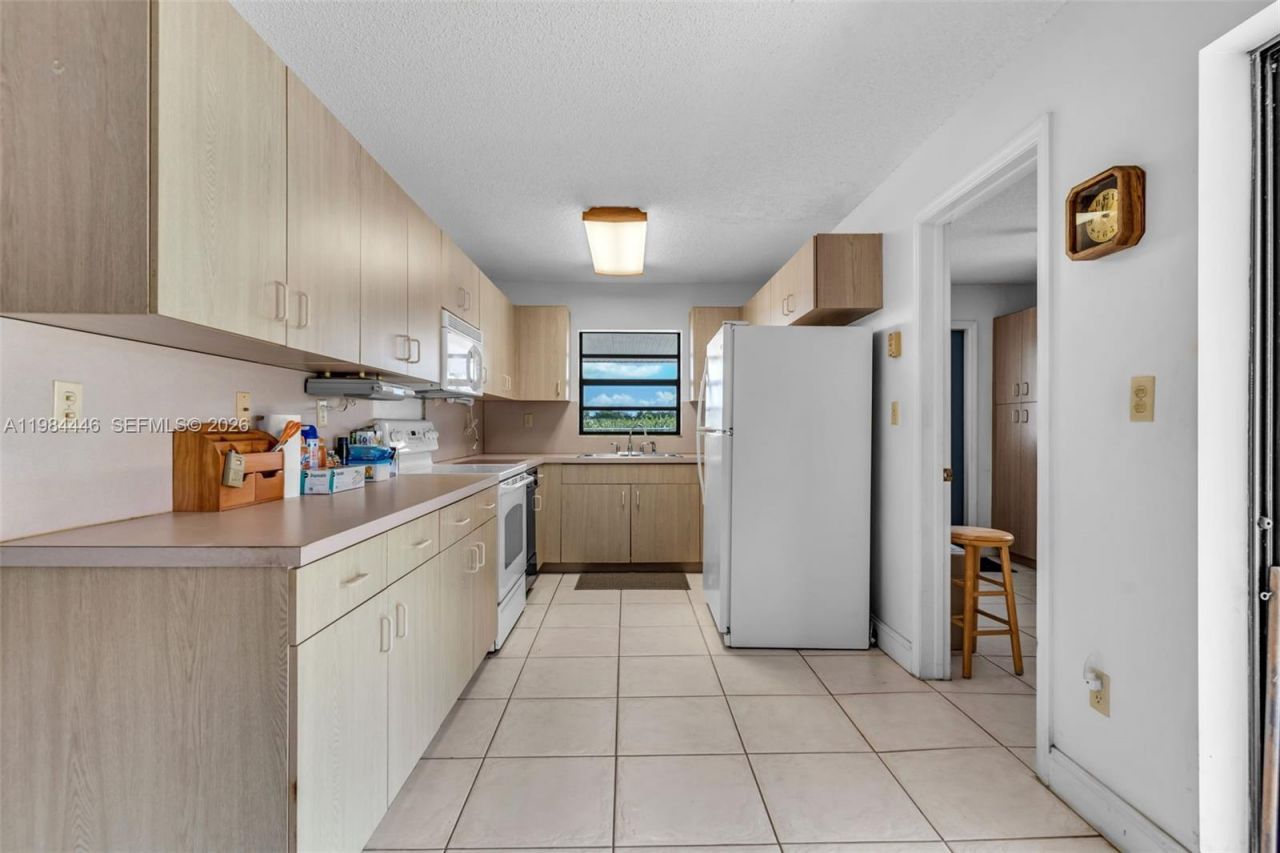 19200 SW 218th St , Miami, FL 33170 Photo