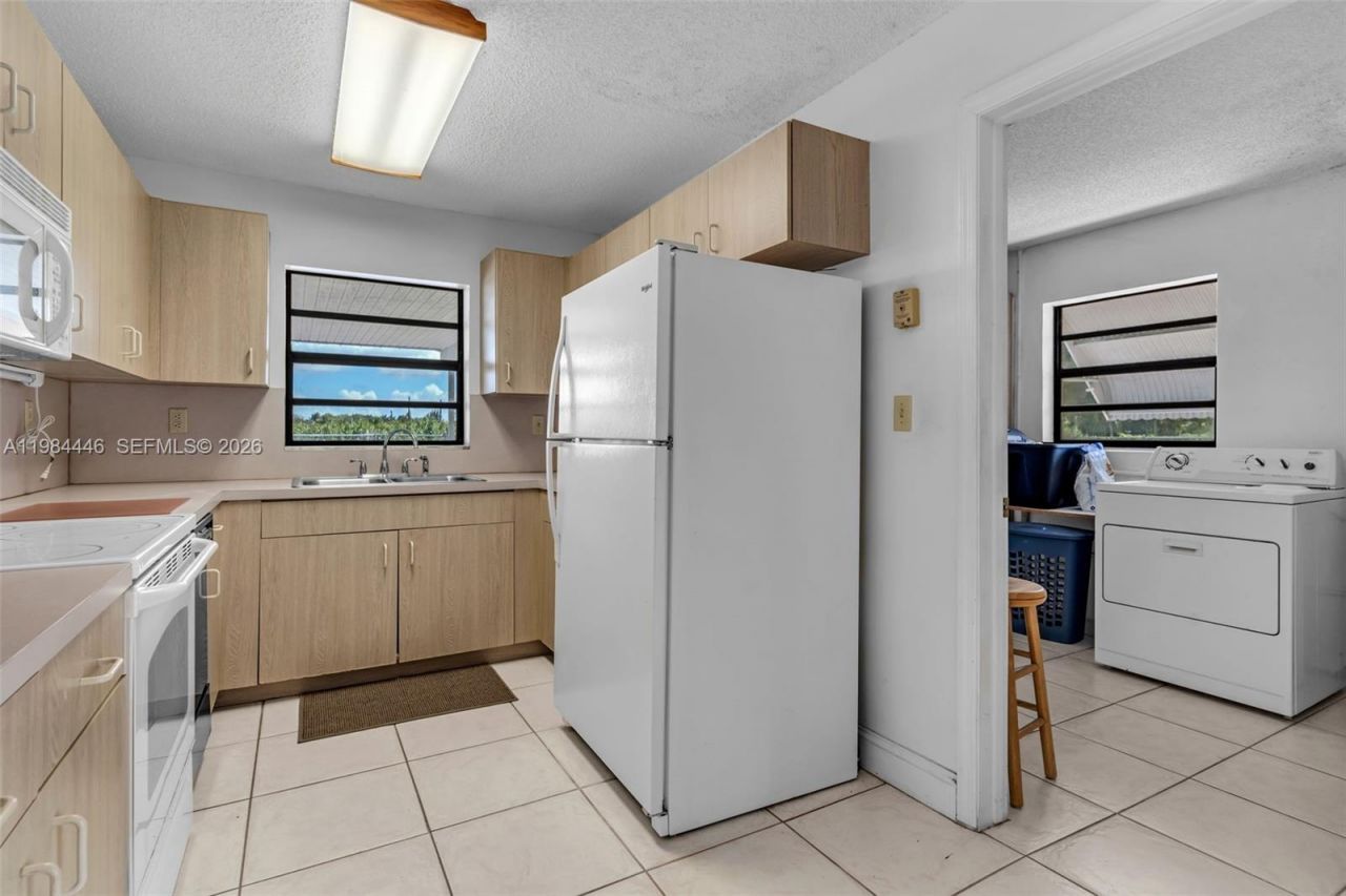 19200 SW 218th St , Miami, FL 33170 Photo