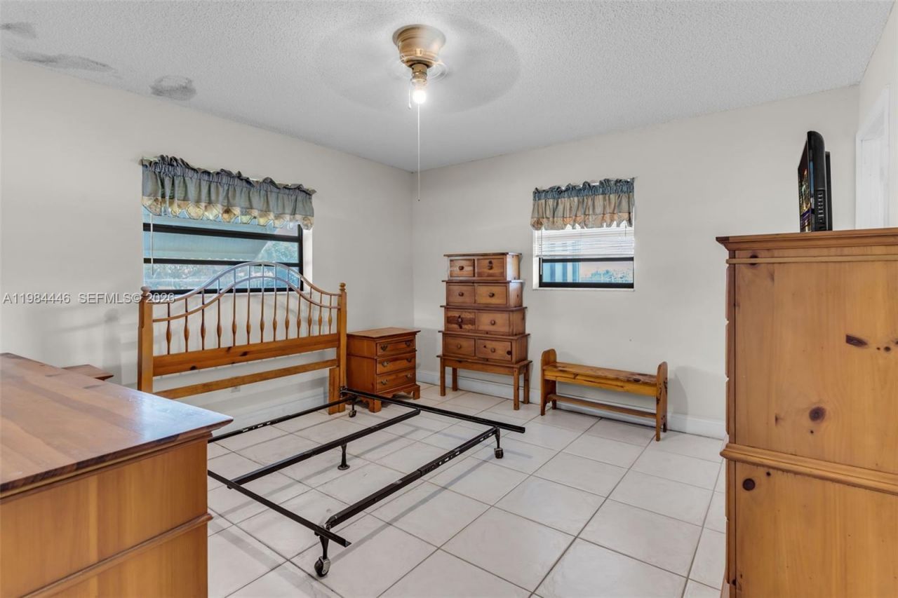 19200 SW 218th St , Miami, FL 33170 Photo