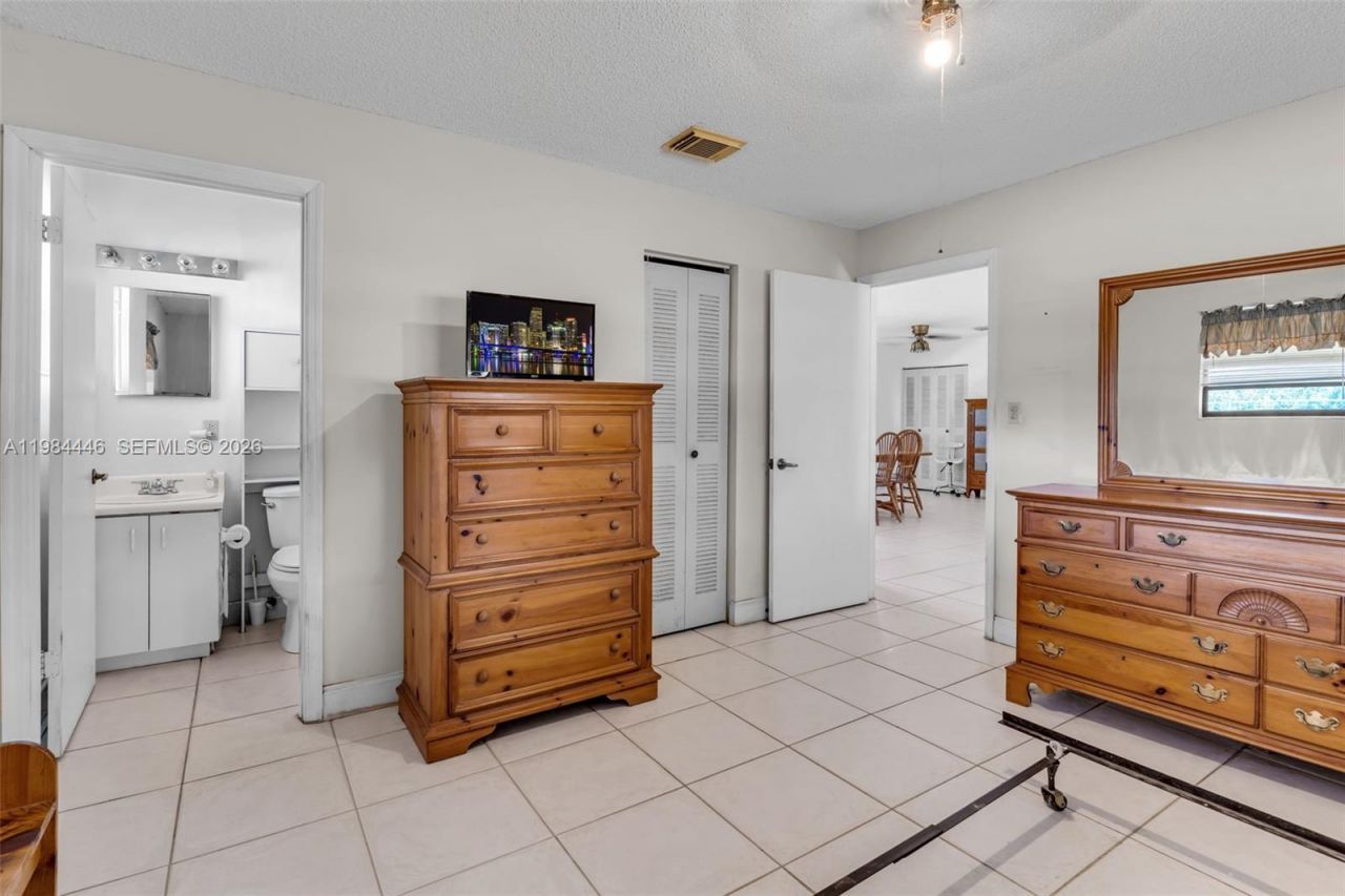 19200 SW 218th St , Miami, FL 33170 Photo