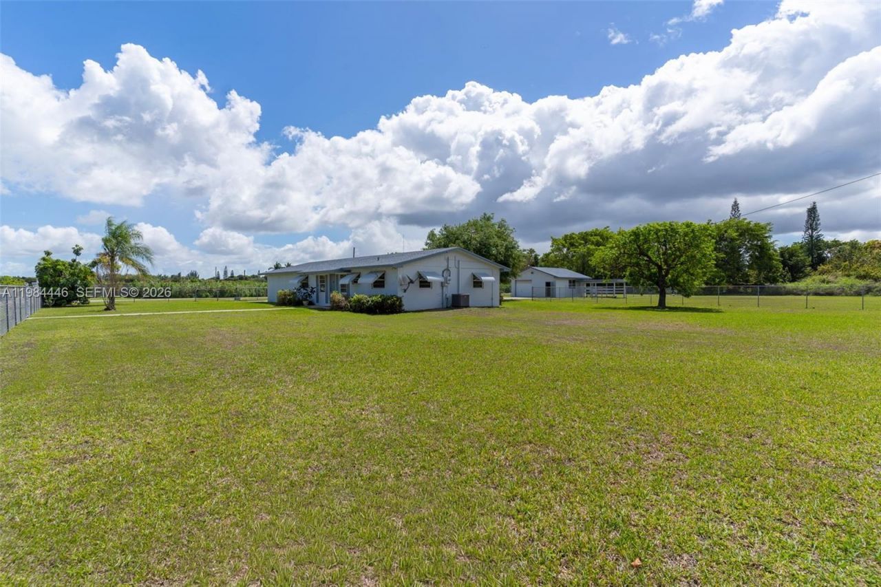 19200 SW 218th St , Miami, FL 33170 Photo