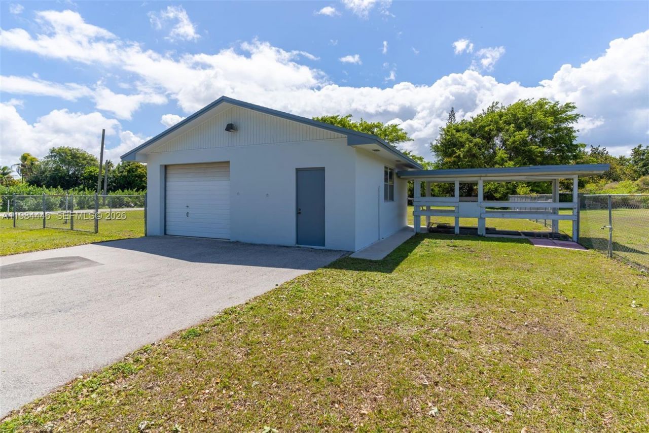 19200 SW 218th St , Miami, FL 33170 Photo