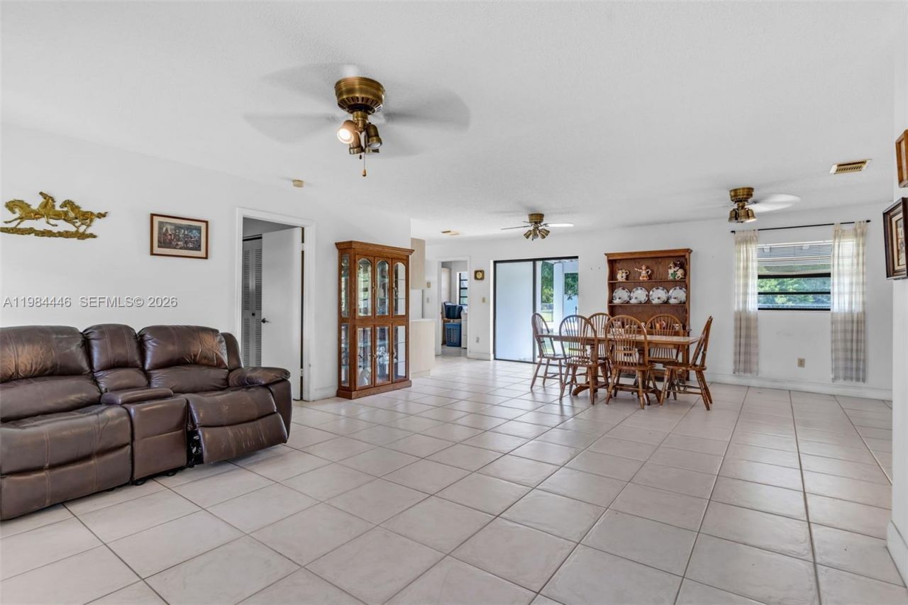 19200 SW 218th St , Miami, FL 33170 Photo