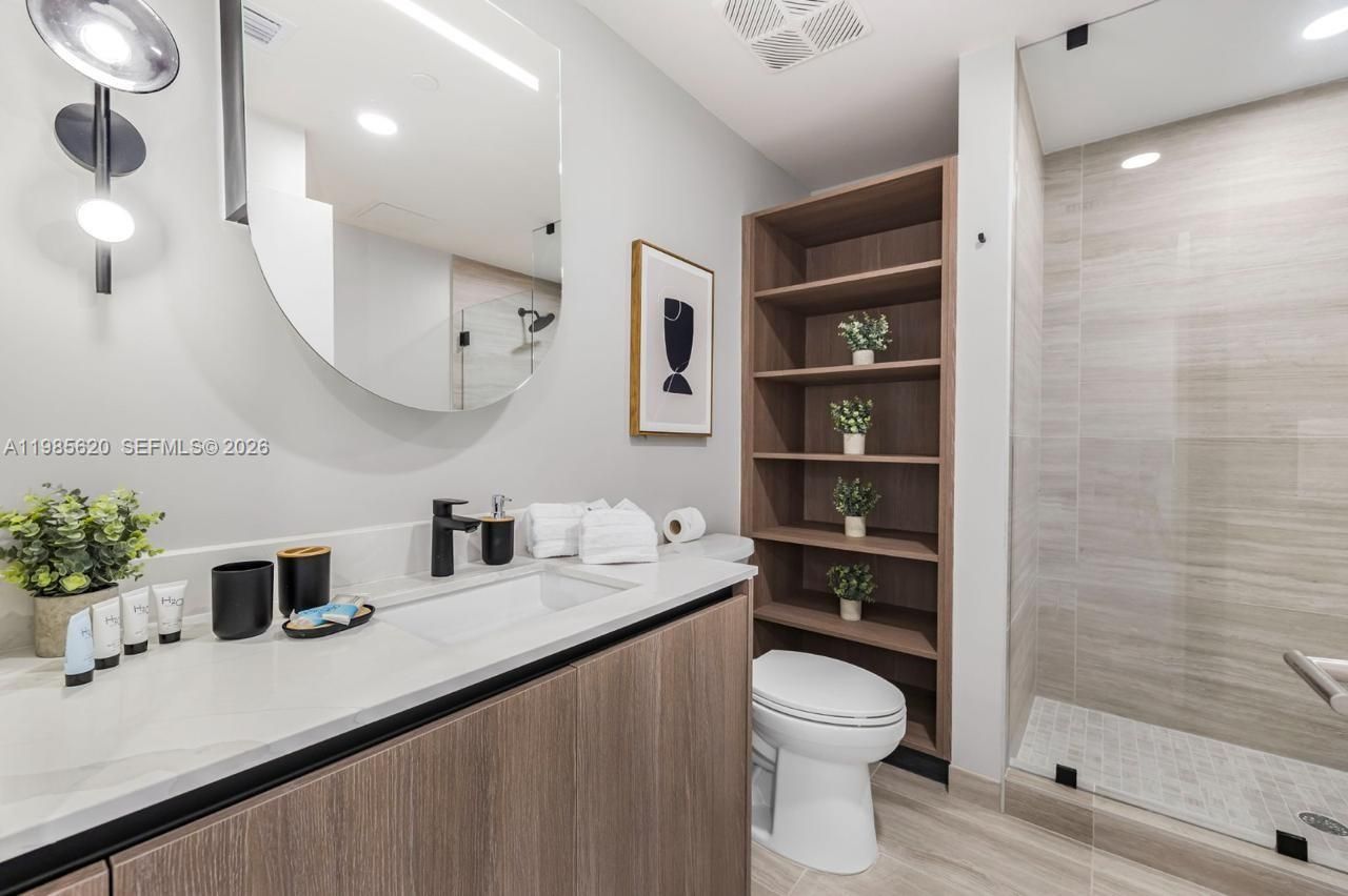 580 72nd St , Unit 613, Miami Beach, FL 33141 Photo