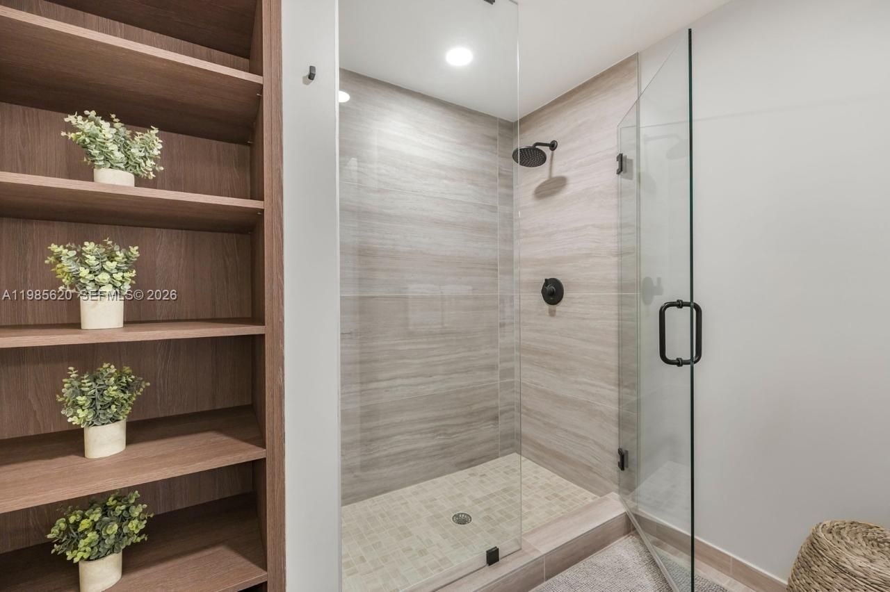 580 72nd St , Unit 613, Miami Beach, FL 33141 Photo