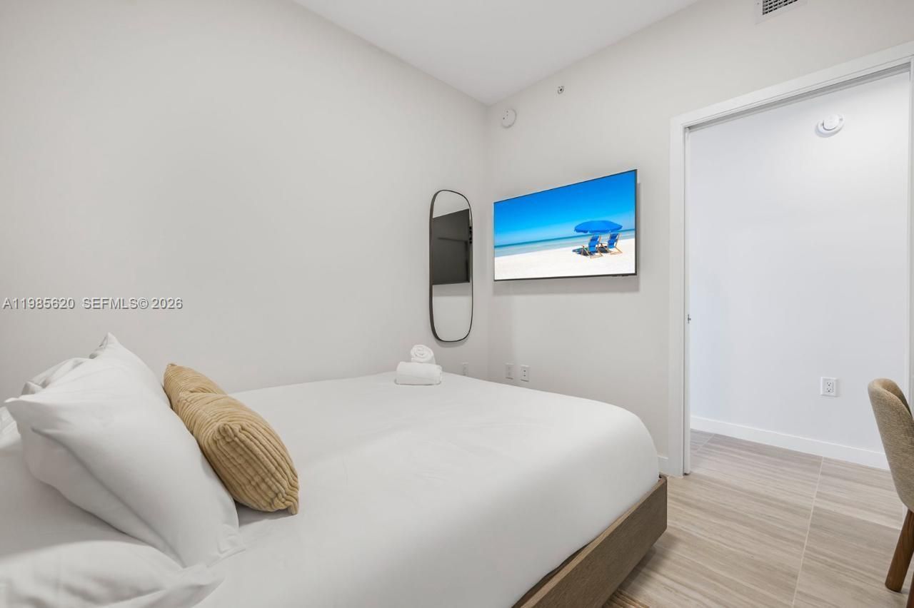 580 72nd St , Unit 613, Miami Beach, FL 33141 Photo