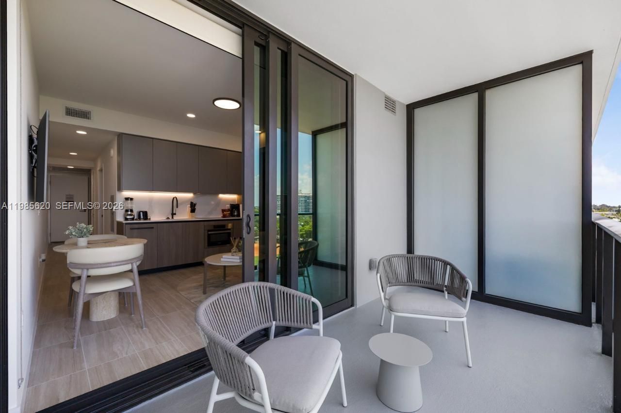 580 72nd St , Unit 613, Miami Beach, FL 33141 Photo