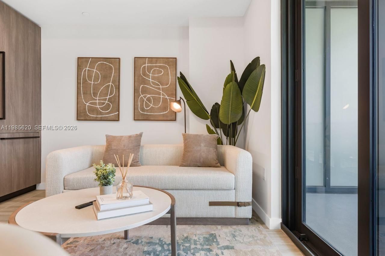 580 72nd St , Unit 613, Miami Beach, FL 33141 Photo