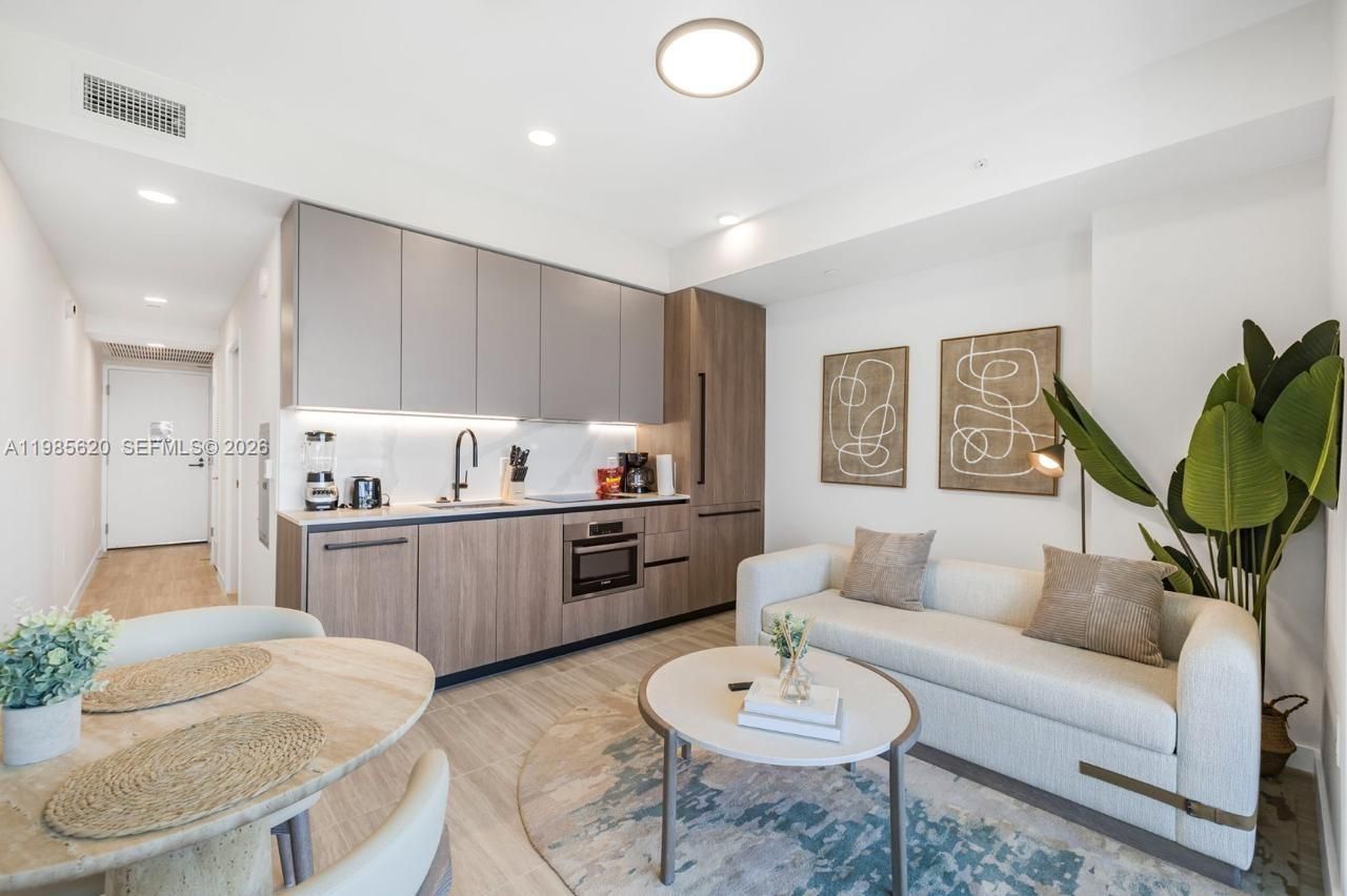 580 72nd St , Unit 613, Miami Beach, FL 33141 Photo