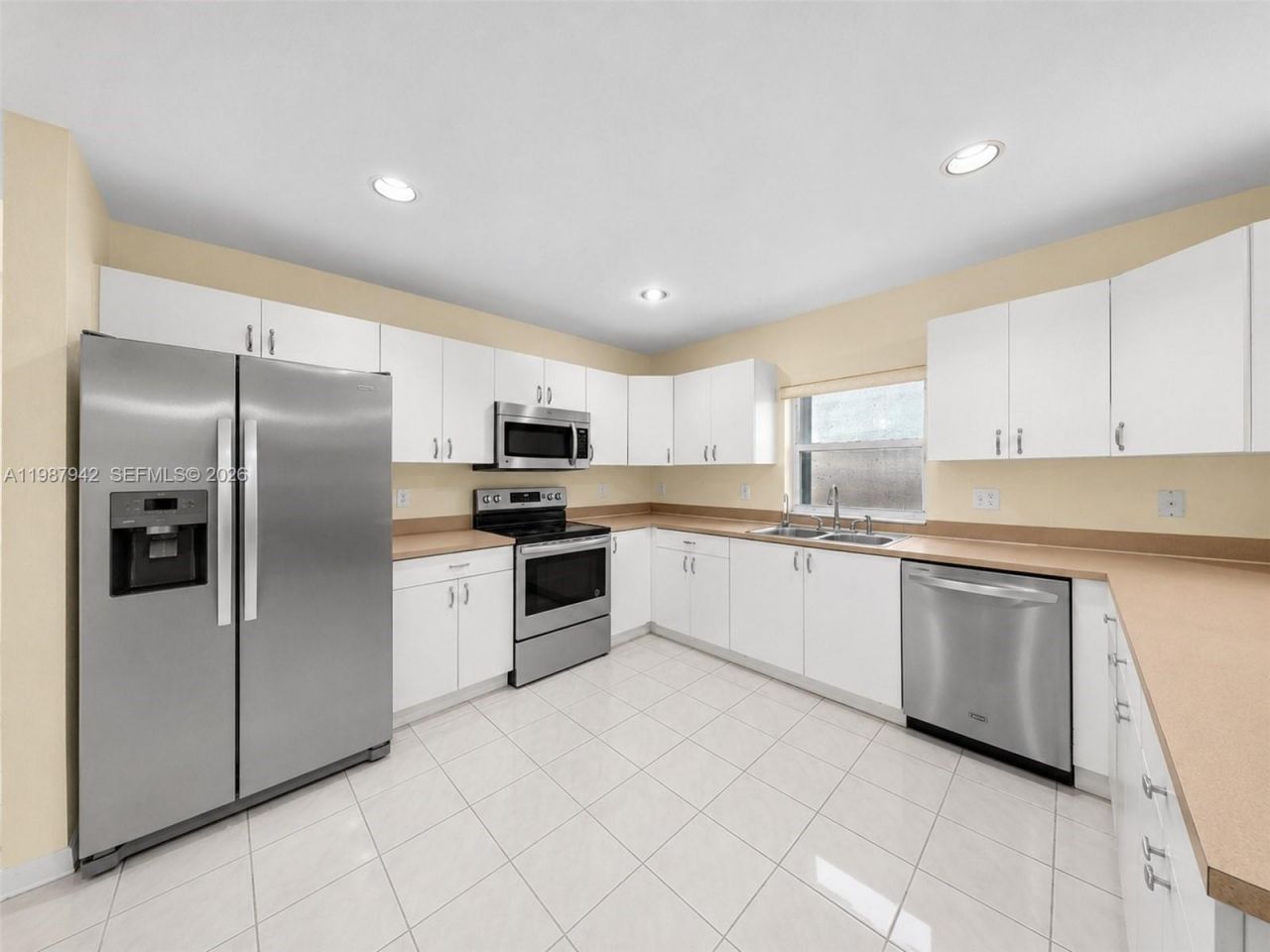 12345 NW 1st St, Plantation, FL 33325 Photo