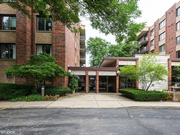 9558 Gross Point Road , Unit A406, Skokie, IL 60076