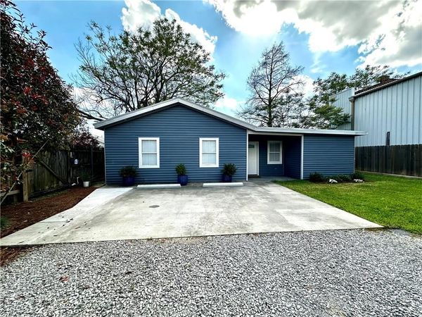 68 HICKORY Avenue , Harahan, LA 70123