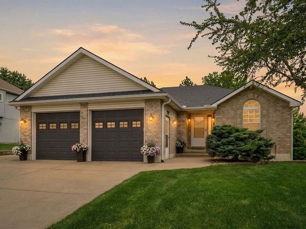 605 NW Silverstone Circle, Grain Valley, MO 64029