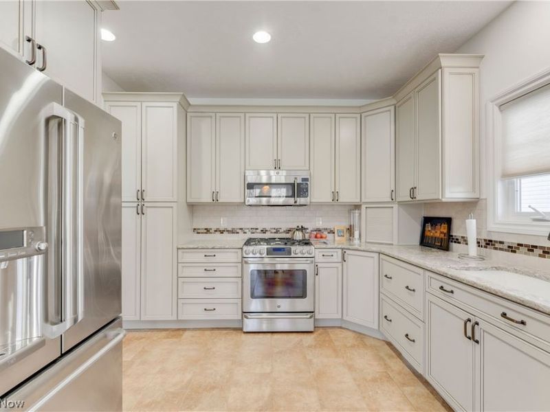 8195 Manor Gate Way, Mentor, OH 44060 Photo 10