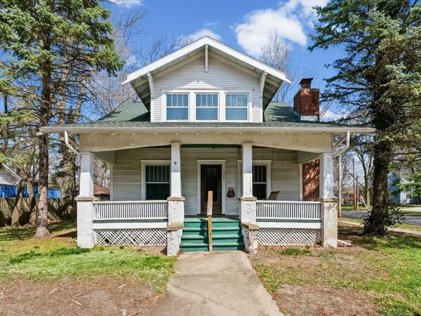 118 E William Street, Monticello, IL 61856