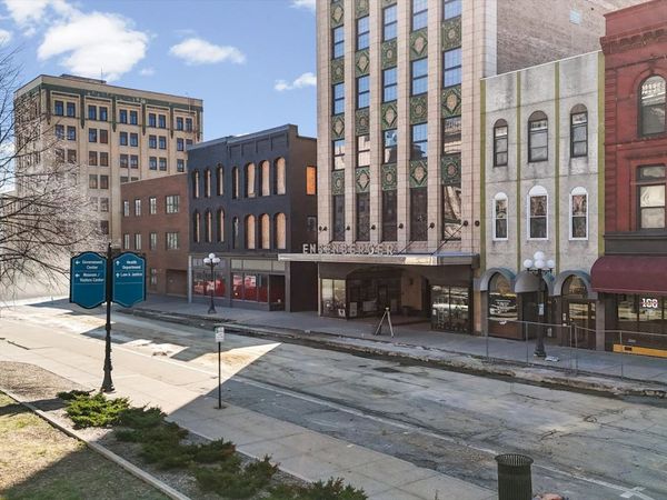 212 N Center Street, Unit 202, Bloomington, IL 61701