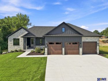 8817 Sandalwood Drive, Lincoln, NE 68520