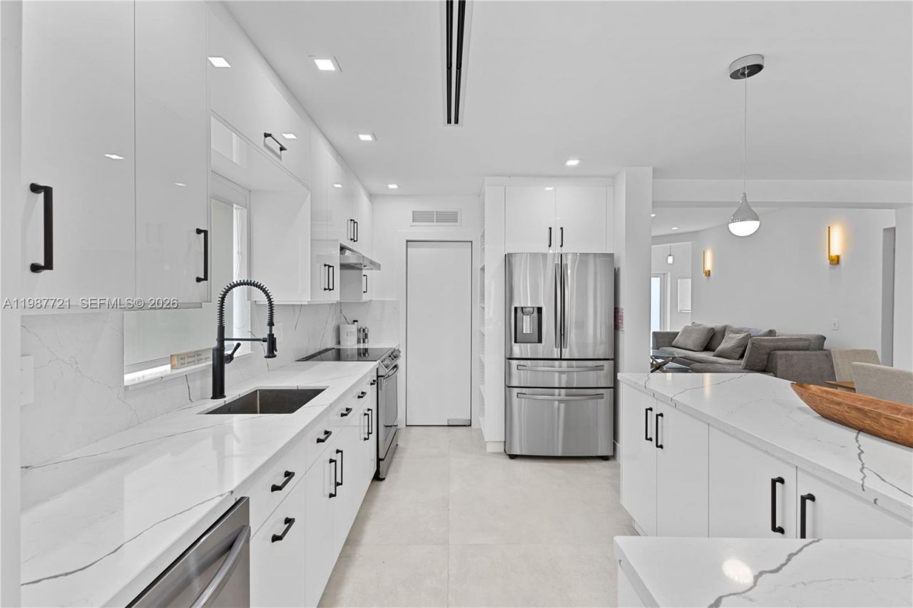 8926 Emerson Ave , Surfside, FL 33154 Photo