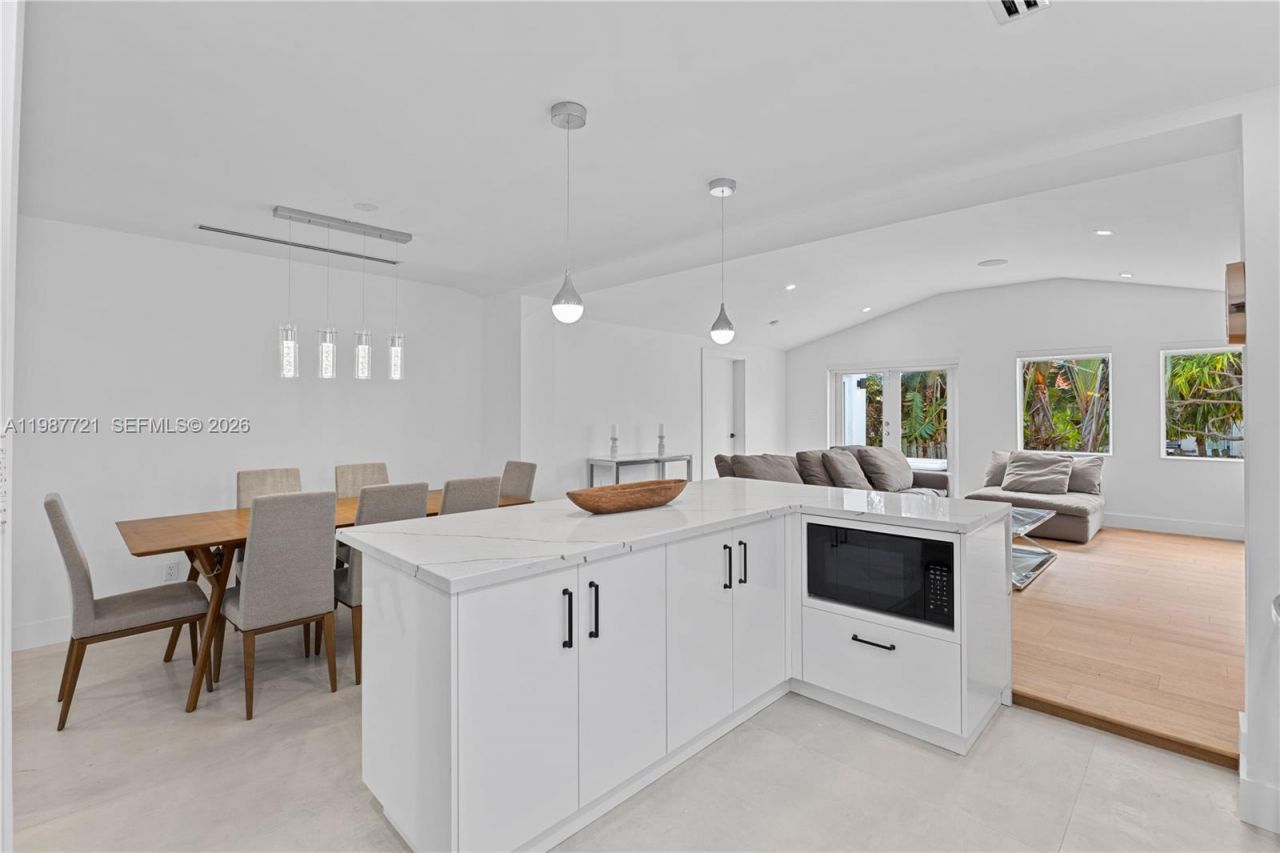 8926 Emerson Ave , Surfside, FL 33154 Photo