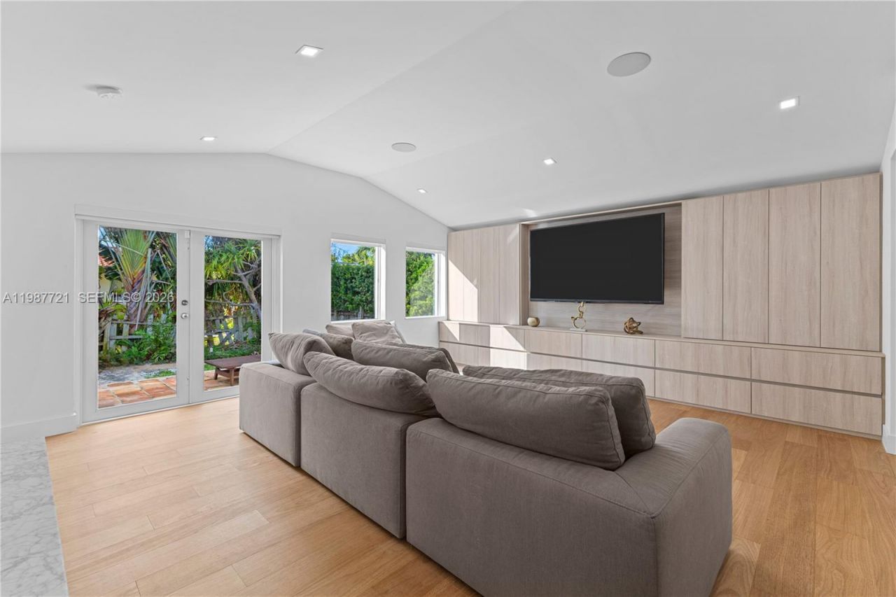 8926 Emerson Ave , Surfside, FL 33154 Photo