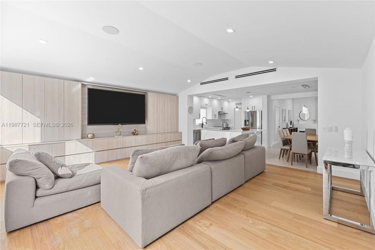 8926 Emerson Ave , Surfside, FL 33154 Photo