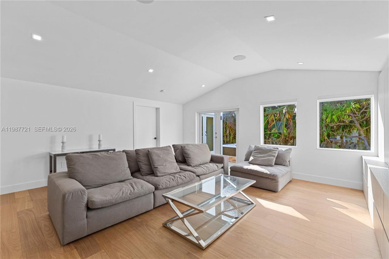 8926 Emerson Ave , Surfside, FL 33154 Photo