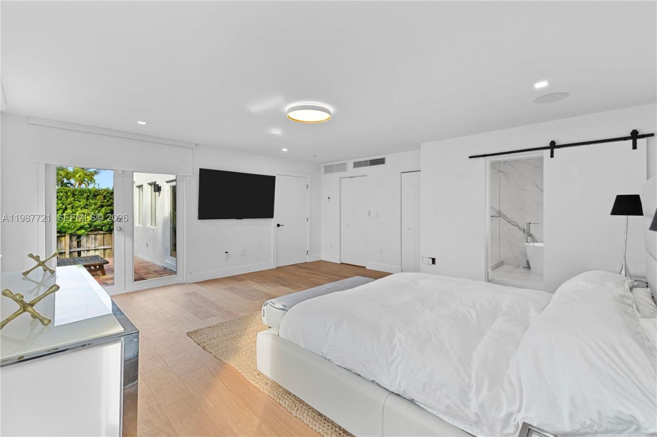 8926 Emerson Ave , Surfside, FL 33154 Photo