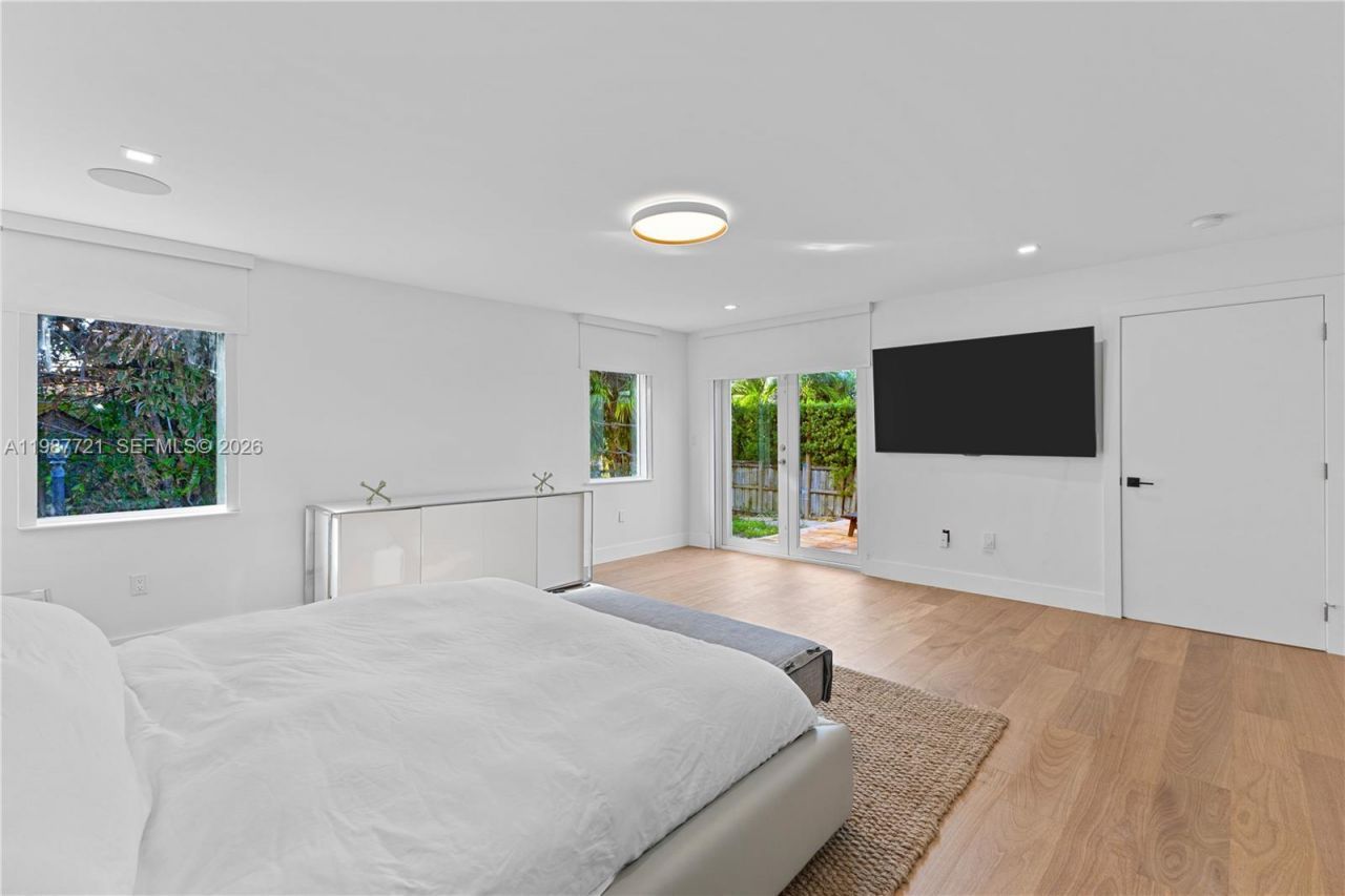 8926 Emerson Ave , Surfside, FL 33154 Photo