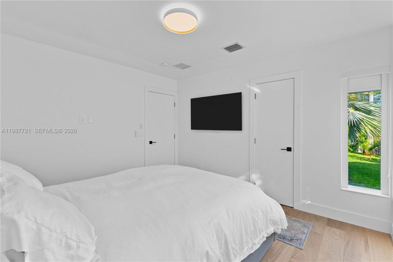 8926 Emerson Ave , Surfside, FL 33154 Photo