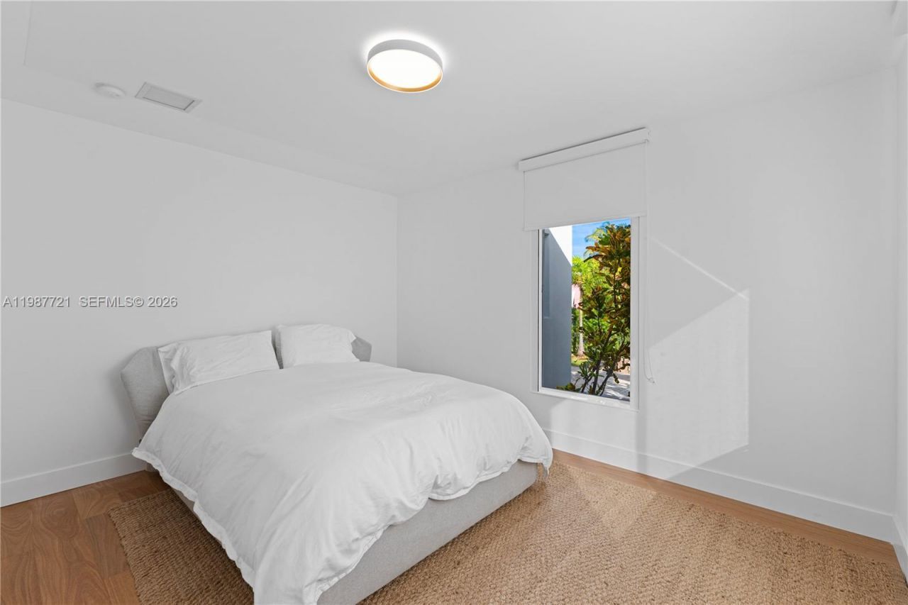 8926 Emerson Ave , Surfside, FL 33154 Photo