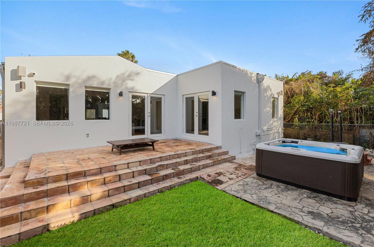 8926 Emerson Ave , Surfside, FL 33154 Photo