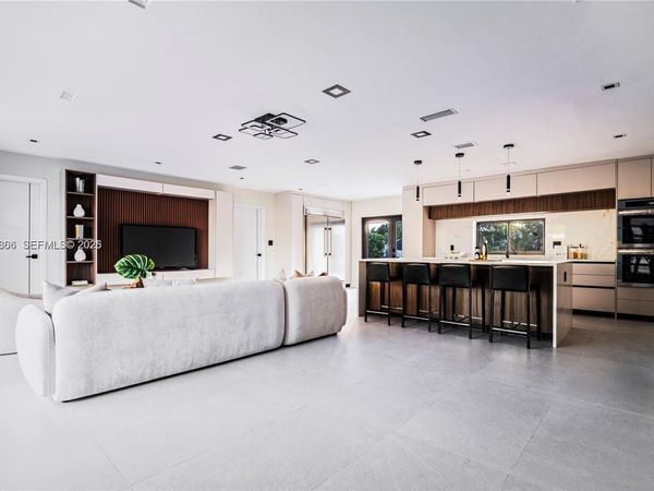 5561 NE 28th Ave , Fort Lauderdale, FL 33308