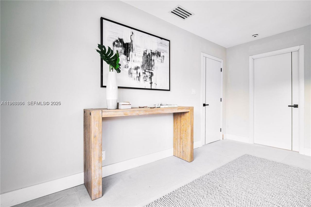 5561 NE 28th Ave , Fort Lauderdale, FL 33308 Photo