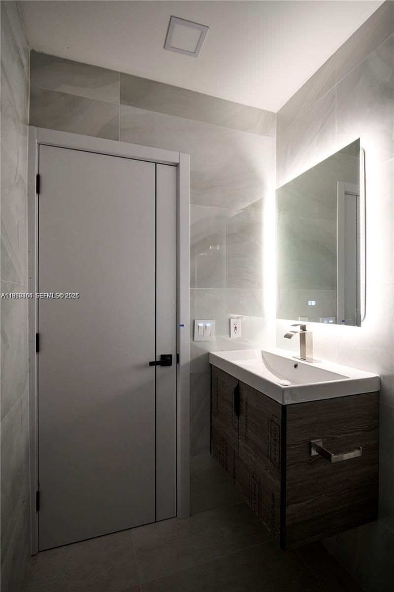 5561 NE 28th Ave , Fort Lauderdale, FL 33308 Photo